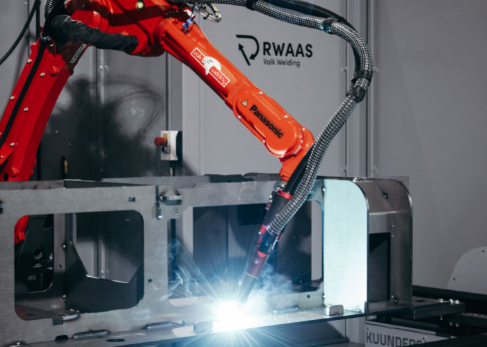 Met RWAAS (Robot Welding As A Service) biedt Valk Welding een totaaloplossing met een compleet lasrobotsysteem voor een vast maandelijks bedrag zonder grote investering of ingewikkelde implementatie.