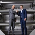 Mattijs Slee (Battolyser Systems) en Willem van der Leegte (VDL Groep).