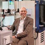 Yvo Jansen, CEO van NMi Group: “Phoenix Testlab voegt een cruciale verdieping toe aan het NMi test- en certificeringsplatform in een tijd waarin klanten behoefte hebben aan snellere, beter gecoördineerde ondersteuning voor uiteenlopende regelgevingskaders.