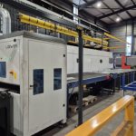 De DiscMaster SF-1/1-1500 van Loewer heeft zowel boven als onder afrondingsborstels voor het weghalen van kleinere bramen en het afronden. Dit betekent dat de plaatdelen maar één keer doorgevoerd hoeven te worden. Dat scheelt veel handling en het resulteert in een grotere verwerkingscapaciteit.