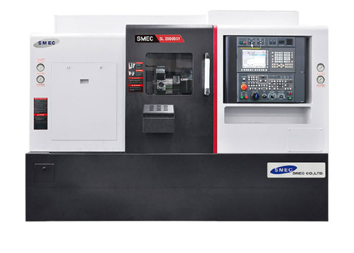 Humacs Krabbendam toont het CNC-draaicentrum SMEC SL2000BSY. Automatisering maakt deze machine nog aantrekkelijker voor moderne productieomgevingen. Op METAVAK wordt dat getoond met een RoboJob TurnAssist 200.