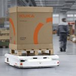 Kuka toont de nieuwste AMR’s, zelfrijdende robots die automatisch materiaal en onderdelen verplaatsen.