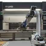 Het nieuwe automatiseringsconcept voor afkantpersen van LVD focust op flexibiliteit. De gebruiker stelt in vijf stappen zijn eigen cel samen.
