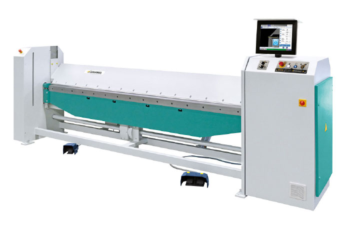 Van de Franse machinefabrikant Jouanel showt Make-it een zwenkbuigmachine met volledig grafische besturing.