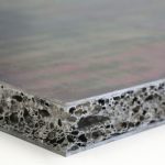 Metaalschuimstructuren in sandwichconstructies combineren een laag gewicht met hoge stijfheid en effectieve trillingsdemping.