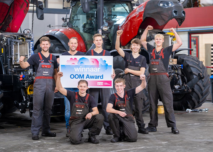 Het team van Demmink Mechanisatie heeft de OOM Award 2025 voor de regio Noord-Nederland gewonnen. Volgens het juryrapport heeft Demmink een heel duidelijke visie op opleiden en de groeistimulans van medewerkers. (Foto: Olivier Huisman)