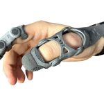 Het Artus vinger-exoskelet biedt bescherming tegen stoten, knelpunten en overbelasting.