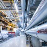 Door thermische olie als warmteoverdrachtsmedium te gebruiken, kan de warmteproductie worden losgekoppeld van de andere systeemcomponenten. Hierdoor kan de energievoorziening naar de spuiterijen op elk moment flexibel worden aangepast.