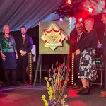 Bij de viering van het 100-jarig bestaan van de gieterij heeft de Dekens Groep in Sappemeer het predicaat Hofleverancier ontvangen.