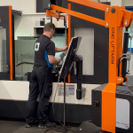 BMI-Thegon in Baak is een van de metaalbewerkingsbedrijven die de CNC LiftArm voor het tillen, positioneren en wisselen van zware werkstukken al in gebruik heeft.