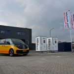 De installatie bestaat uit twee batterijsystemen met elk 261 kWh opslagcapaciteit en 125 kW vermogen, geplaatst buiten de transformatorruimte. Deze oplossing zorgt voor continuïteit in de bedrijfsvoering van Van Haandel Metaal.