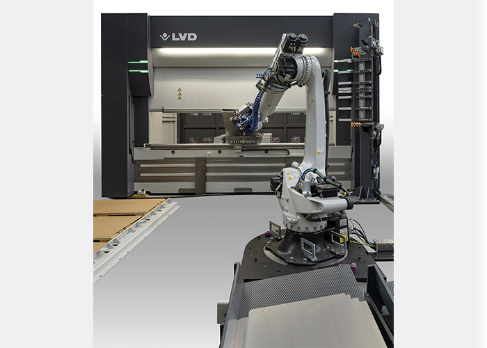LVD stelt onder meer zijn nieuwe gerobotiseerde kantsystemen (Robotic Bending Systems, afgekort RBS) voor. Op basis van drie configureerbare basis platformen kan de klant in vijf stappen zijn eigen cel samenstellen.