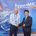 Volker Nesenhöner, CEO van Open Mind Technologies, verwelkomt Dong-Keug Kim als Managing Director van de nieuw opgerichte Open Mind Technologies Korea.