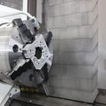 De nieuwe krachtbediende klauwplaat ROTA THW3 spant elk type werkstuk flexibel en met een korte omsteltijd.