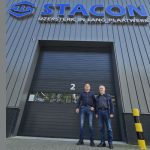 Robbin, eigenaar van Metaalzetterij Stacon, en zijn vader Rimt, die het bedrijf in 1980 is begonnen.