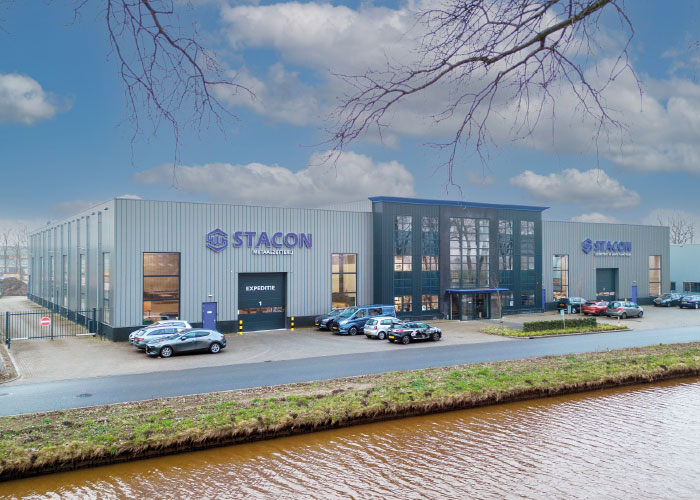 Stacon bedient een brede groep klanten, van bouwbedrijven en interieurbouwers tot de machinebouw en scheepsbouw.