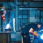 Als de WeldIQ-lascobot het repeterende laswerk overneemt, krijgen lassers meer ruimte om zich te richten op uitdagende taken waar hun expertise het verschil maakt.