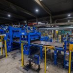 SCM beschikt over de sterkste platenkniplijn van Europa voor het knippen van spanningsvrije platen tot 2 meter breed en zo dun als 3 mm (met sterktes ver boven de 1000Mph).