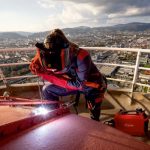 De lithium-ionaccu (LiFePO4) met 750 Wh van de Ignis Battery maakt het lassen van maximaal 31 elektroden (2,5 mm) of tot 30 minuten TIG-lassen bij 100 A mogelijk met slechts één acculading.