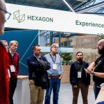 Bezoekers zagen praktijkvoorbeelden van automatische inspectieoplossingen, digital twins en smart production control systems die nu al worden toegepast door luchtvaartproducenten.