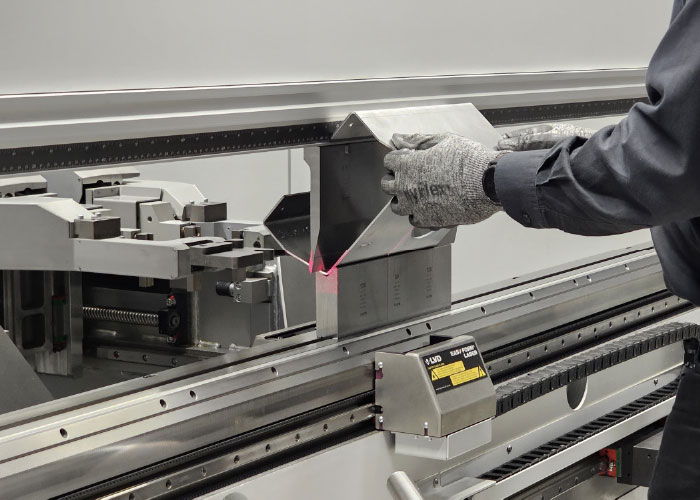 Voor engineers, verkopers, werkvoorbereiders en andere betrokkenen is inzicht in het kanten essentieel om de juiste keuzes te maken in ontwerp, uitvoering en communicatie met de productieafdeling. (Foto: LVD)