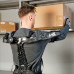 Exoskeletten ontlasten het lichaam tijdens inspannende activiteiten, zoals bovenhands werk