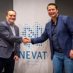 Janwillem Verschuuren (links) is de nieuwe voorzitter van NEVAT. Hij volgt Corné van Opdorp op.