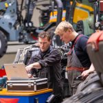 Bij LBM Veldman zijn ze ervan overtuigd dat de medewerkers door opleiden beter worden in hun werk en er nog meer plezier in krijgen.