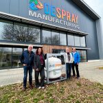 V.l.n.r. Jos van der Horst, Susan Callot (Aerosol Recycling Twente) en Mike MacKay en Eelco Osse (Despray Environmental)