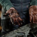 De regels rond afgewerkte olie zijn helder. Het valt onder gevaarlijk afval en moet apart worden opgeslagen en ingezameld.