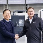 Won-jong Kim, CEO van DN Solutions, en Thorsten Schmidt, CEO van de Heller Group, zijn het eens: “Dit strategische partnerschap versterkt de positie van beide bedrijven in de precisietechniek.”