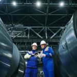 Het tekort aan engineers is geen tijdelijke kwestie. De uitstroom van ervaren krachten richting pensioen zet door, terwijl technische opleidingen onvoldoende nieuwe instroom leveren.