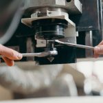 Met een CNC-draaibank kun je onderdelen in huis maken, aanpassingen sneller doorvoeren en de controle houden over kwaliteit en planning.