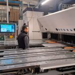 De MAK4 Evolution UD voert dankzij de zuignappen achteraanslag en de Up-en-Down buigtechnologie automatisch alle kantingen en tegenkantingen aan één kant uit. (Foto’s Staka Metallics)