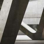 Ben je benieuwd waarom stalen betonmallen het voor toepassingen in de infrastructuur winnen van betonmallen van plastic?