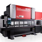 In het Solution Center in Haan toont Amada volledig geautomatiseerde machineoplossingen, waaronder de volledig elektrische EGB-1303ATCe kantbank met automatische gereedschapswisselaar.