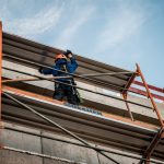 In staalbouw, constructiewerk en industrieel onderhoud wordt regelmatig gewerkt aan installaties en constructies die zich op hoogte bevinden