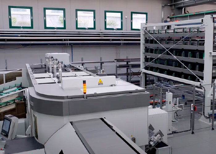 BLM Group biedt voor haar buislasers de mogelijkheid van bulkaanvoer standaard aan. Automatische torenmagazijnen gekoppeld aan de achterzijde van buislasers kunnen voor een verdere productiviteitsverhoging zorgen.