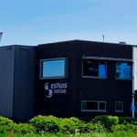 De machines en medewerkers van De Vries Metaal verhuizen naar de locatie van Eshuis Metaal. Na afronding van deze verhuizing worden alle activiteiten uitgevoerd onder de naam Eshuis Metaal.