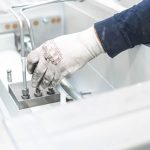 Het koudgietproces maakt het mogelijk om leidingen en kabels direct te integreren.