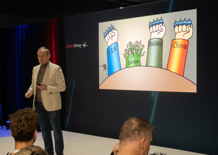 De presentatie van generaal b.d. Mart de Kruif was verreweg het drukst bezochte evenement op Main Stage van de hele beursweek.