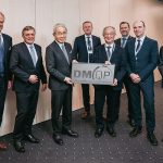 Mitutoyo is nu een DMG Mori Qualified Products (DMQP) Partner. Vierde van links (achter het bord) is Henk Slotboom, Director/Board Member Mitutoyo Europe.