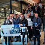 Maakbedrijven, onderwijsinstellingen en regionale partners in de Noordoostpolder onderzoeken samen de inzet van humanoïde robots en kunstmatige intelligentie om productieprocessen slimmer, efficiënter en toekomstbestendig maken.