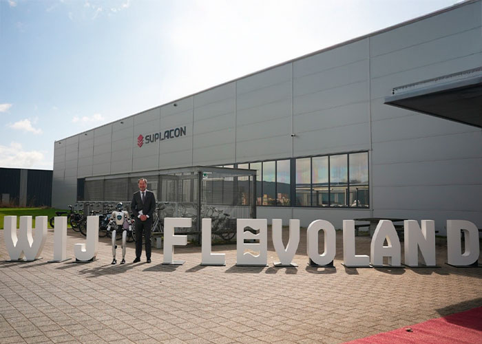 De humanoïde robot Cody maakte zijn opwachting bij de aftrap van het project HuMaNop bij Suplacon.