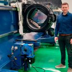Gijs van Eldik bezocht de productiefaciliteiten van Han’s Laser en was onder de indruk van de schaalgrootte, kwaliteit en het technische niveau. “De machines zijn hoogwaardig opgebouwd en de onderdelen worden op geavanceerde machines bewerkt en afgewerkt.”