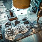 Met waterstralen van 0,2 mm diameter, hogedrukken en zeer fijne abrasieven kan WatAJet extreem harde of delicate materialen snijden.