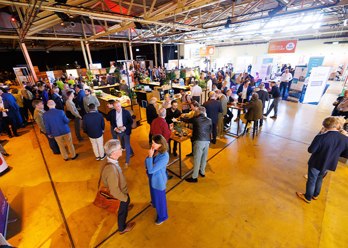 ZIE combineert een krachtig inhoudelijk programma met een uitgebreide beursvloer en volop netwerkmogelijkheden.