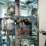 Systeemarchitect Julian Schokking (links) en systeemengineer Rik Leliveld in de testfaciliteit van Alquion.