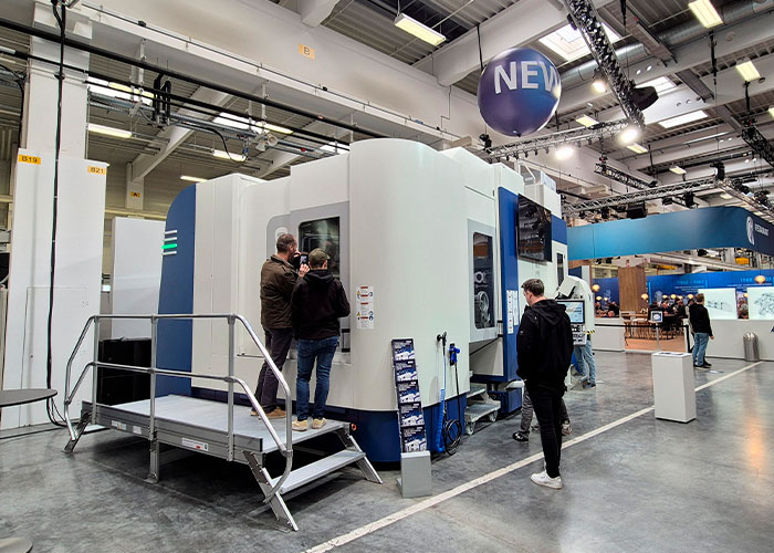 De 5-assige Grob GP1350 combineert een groot werkbereik, een hoge belastbaarheid en geïntegreerde automatisering in een compact portaalbewerkingsconcept.