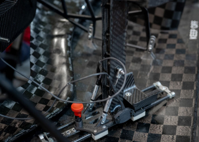 Uitgebouwd gaspedaal met slede en rail, inclusief pedaalverstelling.